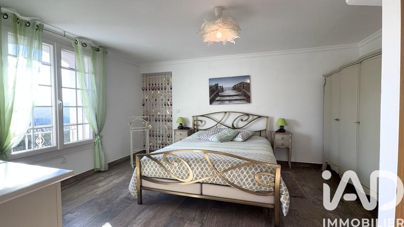 Maison - 300 m² - 9 pièces