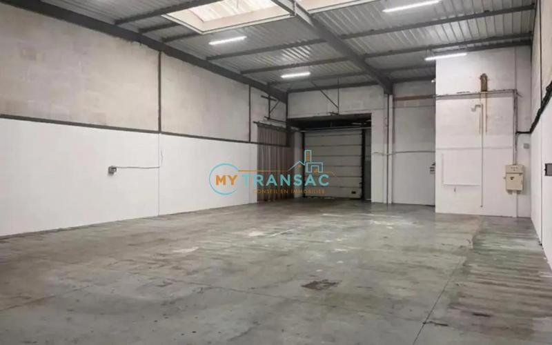 Local d'activité / Entrepôt - 366 m²