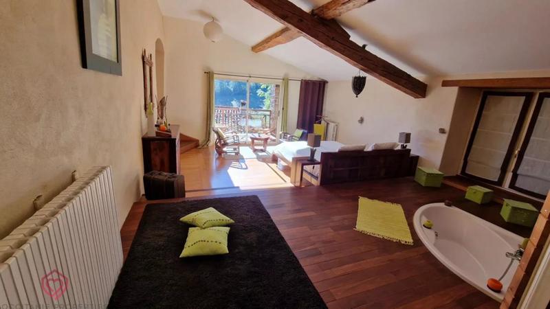 Demeure - 305 m² - 10 pièces