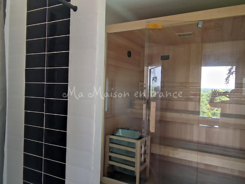 Maison - 300 m² - 12 pièces