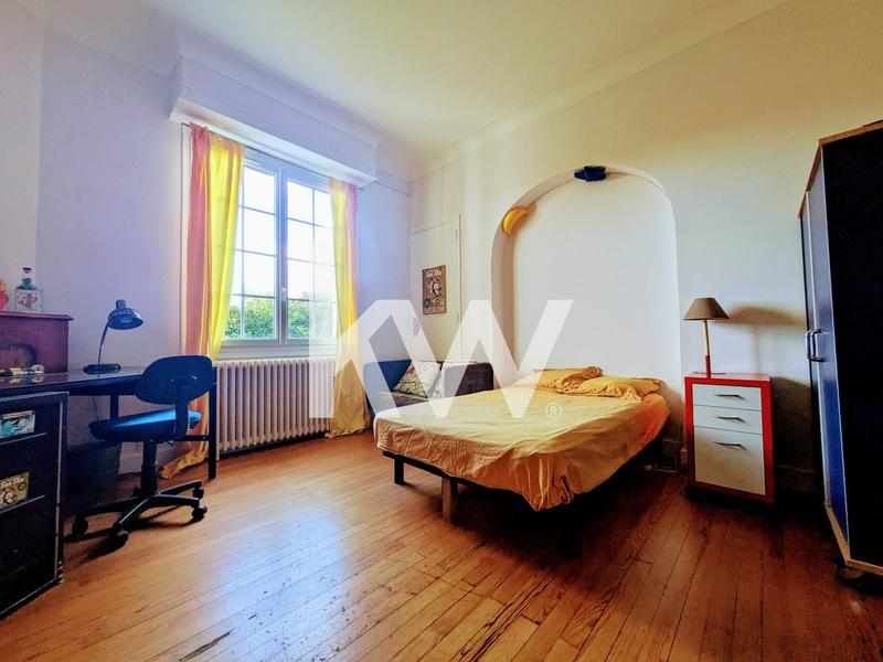 Maison - 225 m² - 6 pièces