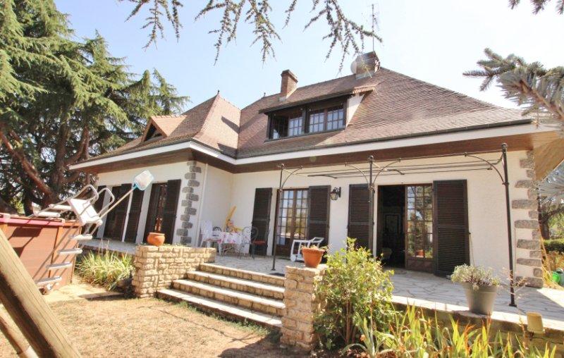 Maison - 230 m² - 8 pièces