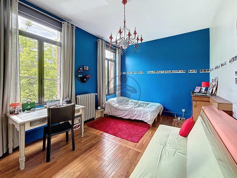 Maison - 328 m² - 8 pièces