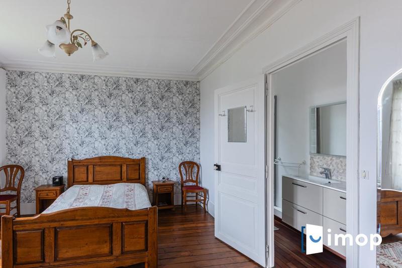 Maison - 234 m² - 7 pièces