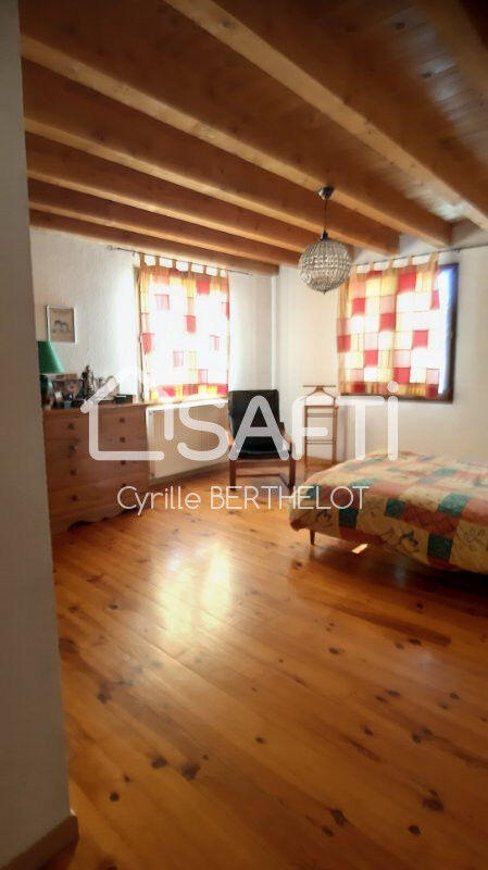 Maison - 310 m² - 8 pièces