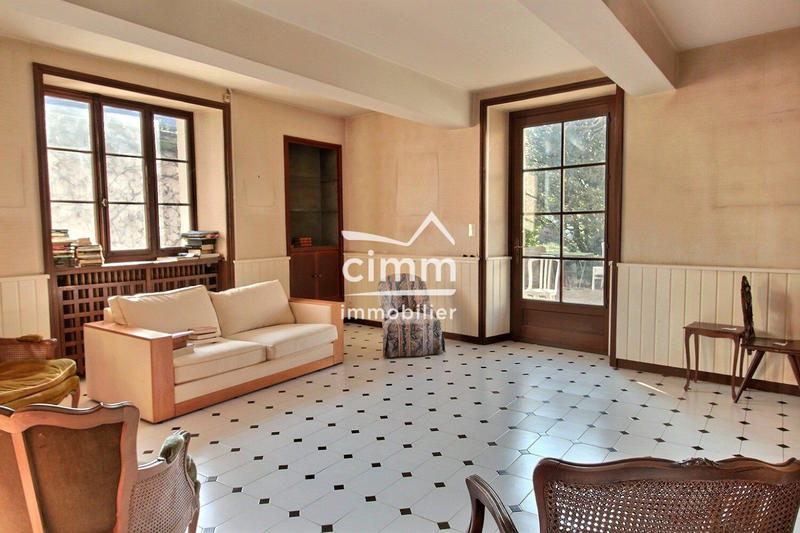 Maison traditionnelle - 225 m² - 5 pièces