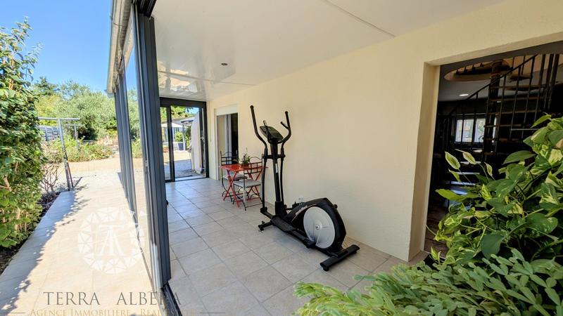 Villa - 100 m² - 5 pièces