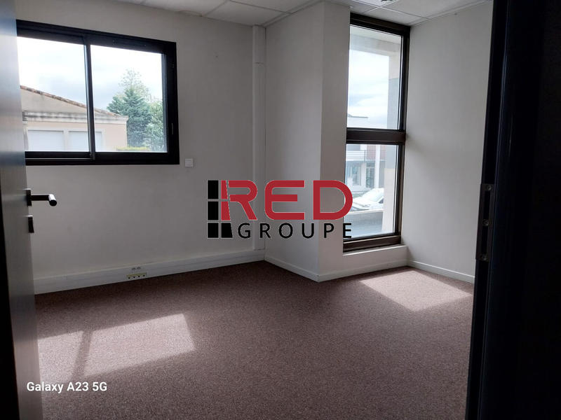 Bureau - 92 m² - 8 pièces