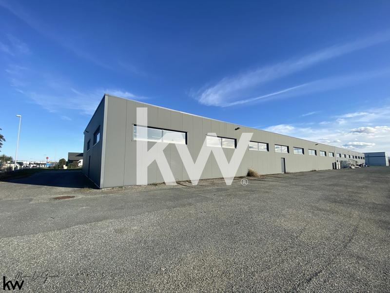 Magasins - 1 200 m²