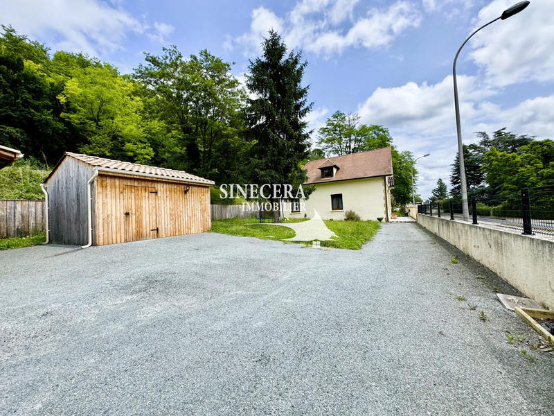 Maison - 243 m² - 10 pièces