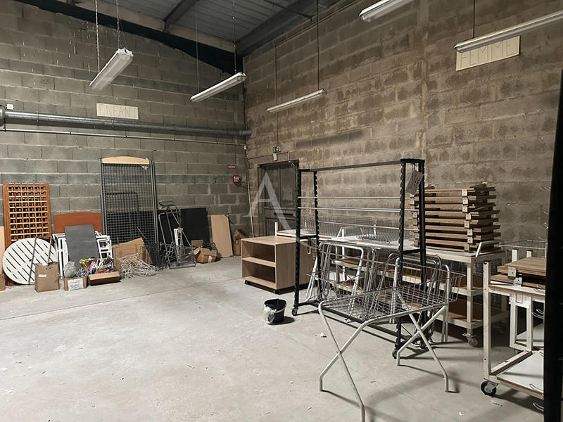 Local commercial - 666 m²