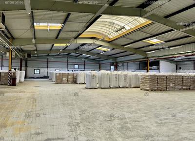 Entrepôt - 7 400 m²