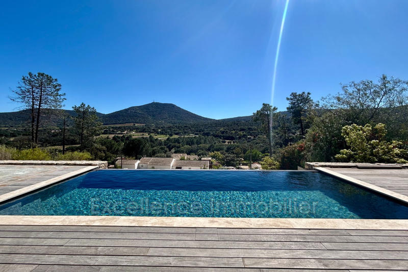 Propriété - 235 m² - 6 pièces