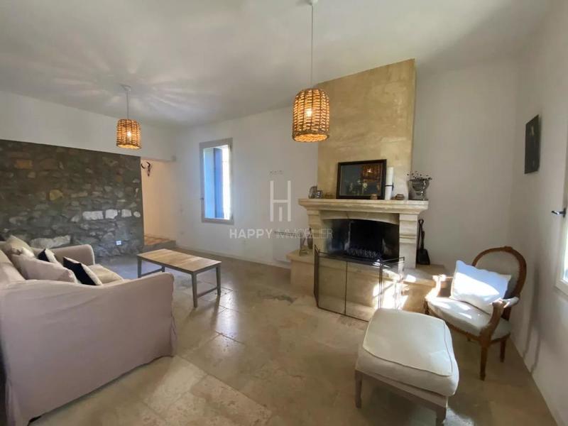 Mas - 242 m² - 8 pièces