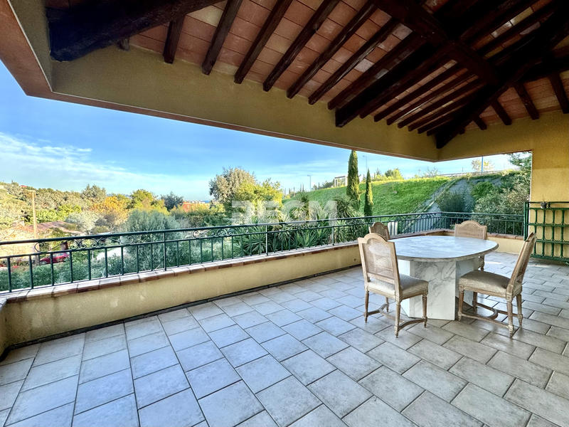 Villa - 332 m² - 7 pièces