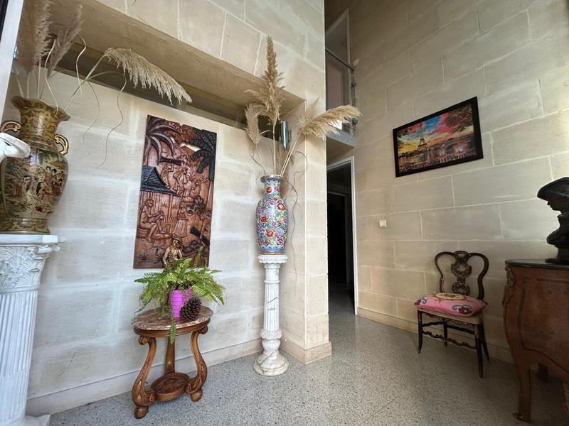 Maison - 230 m² - 7 pièces