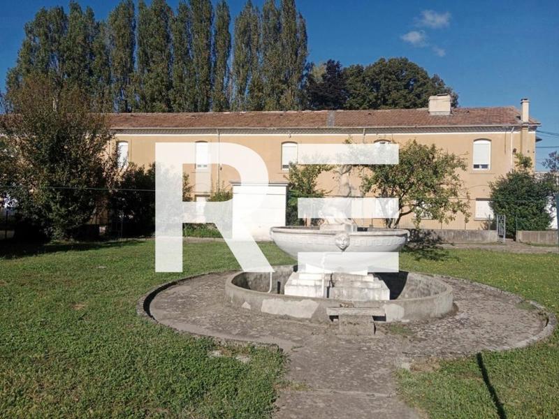 Maison - 420 m² - 14 pièces