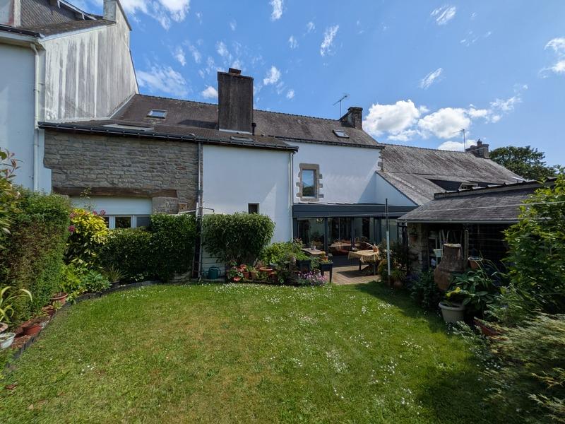 Maison - 195 m² - 9 pièces