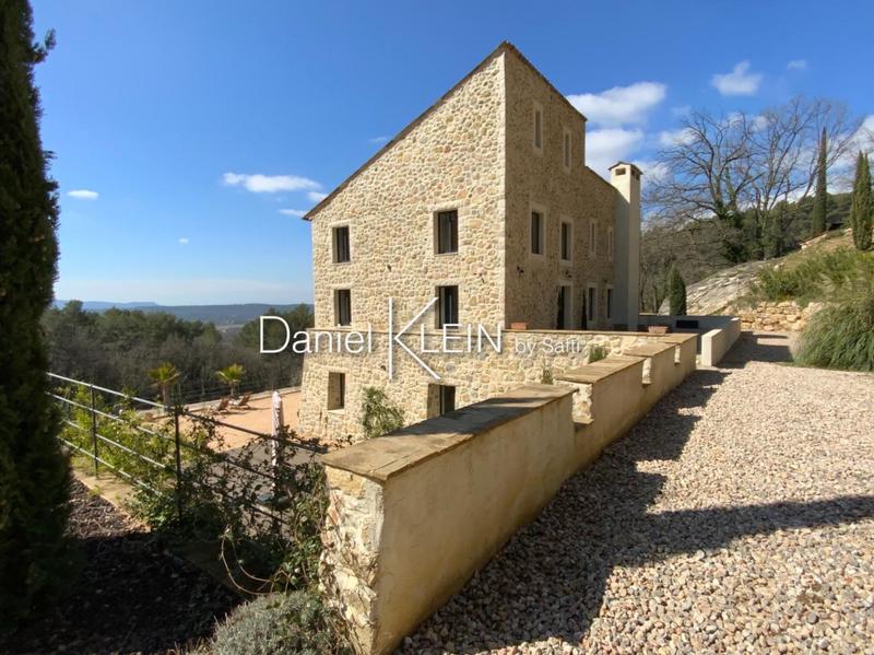 Maison - 345 m² - 8 pièces