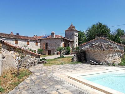 Maison - 250 m² - 9 pièces