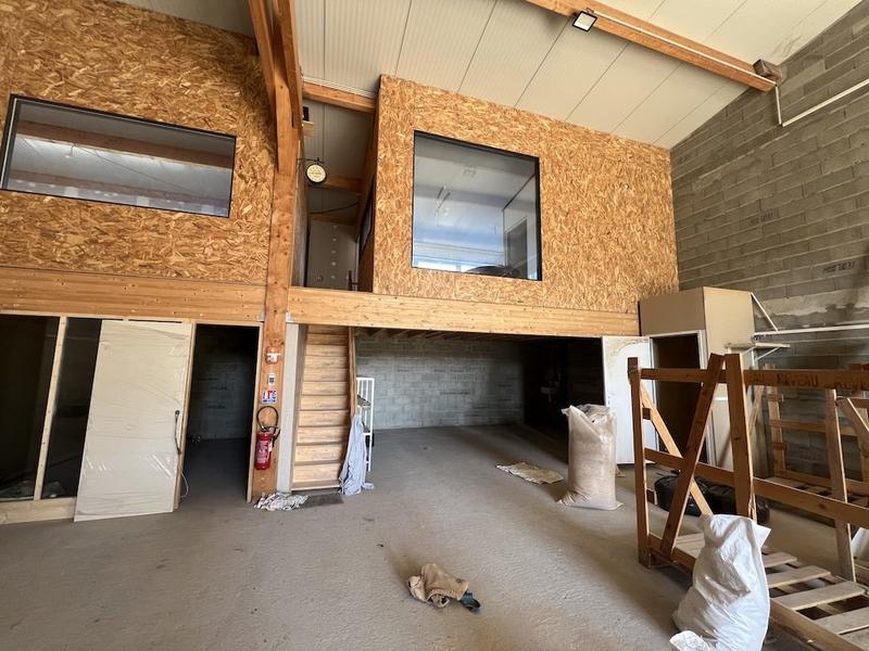 Local d'activités - 220 m² - 3 pièces