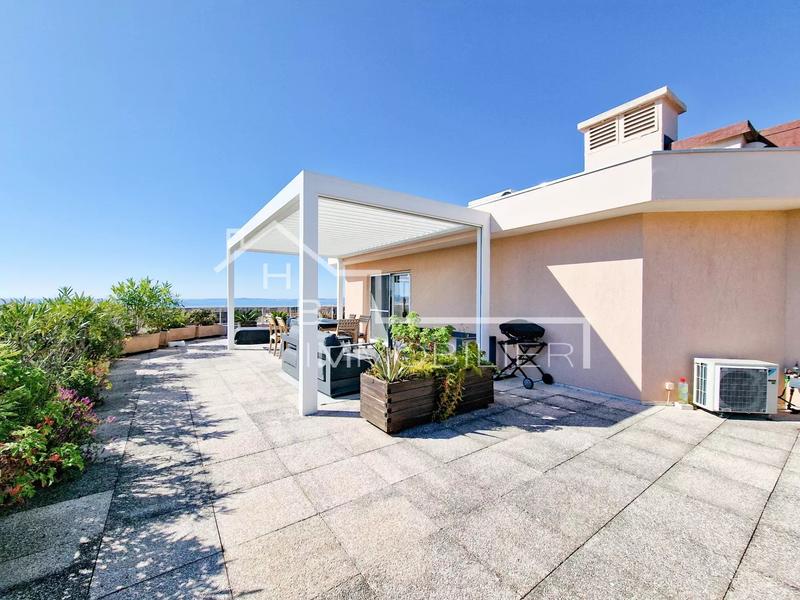 Appartement - 97 m² - 3 pièces