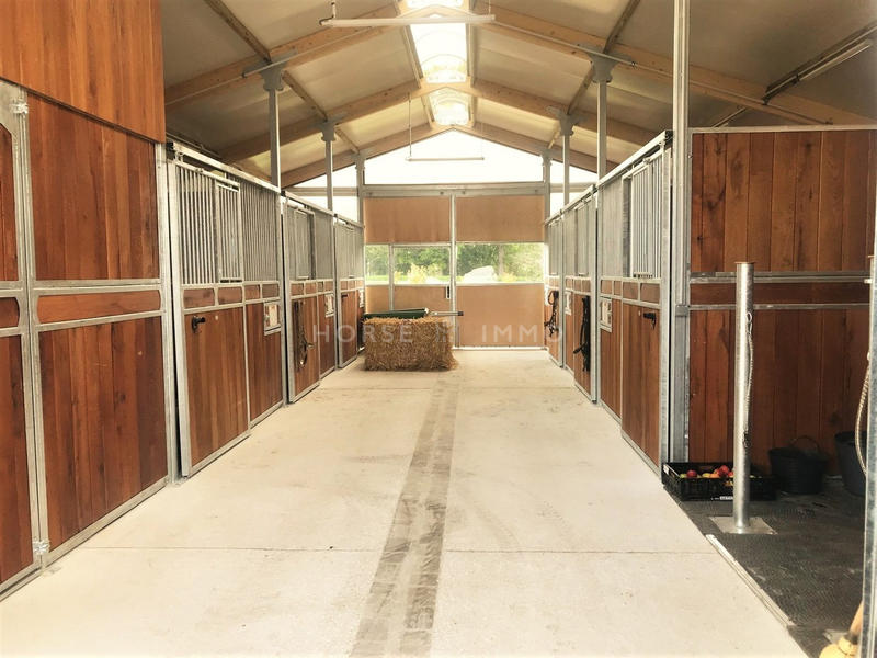 Maison - 470 m² - 12 pièces