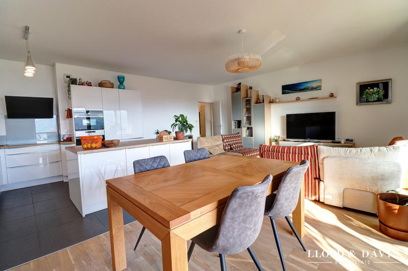 Appartement - 107 m² - 6 pièces