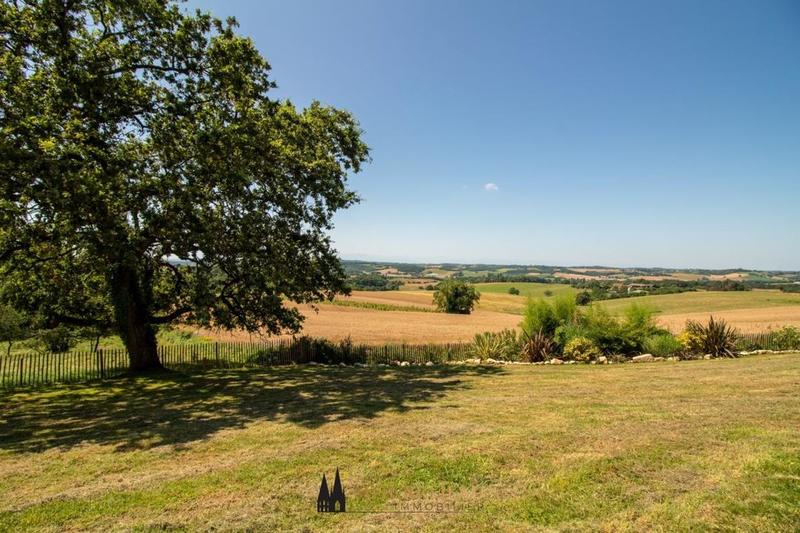 Maison - 440 m² - 12 pièces