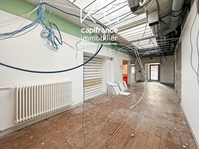 Local commercial - 140 m² - 9 pièces