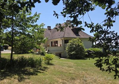 Maison - 262 m² - 10 pièces