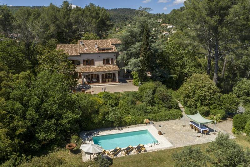 Villa - 360 m² - 9 pièces