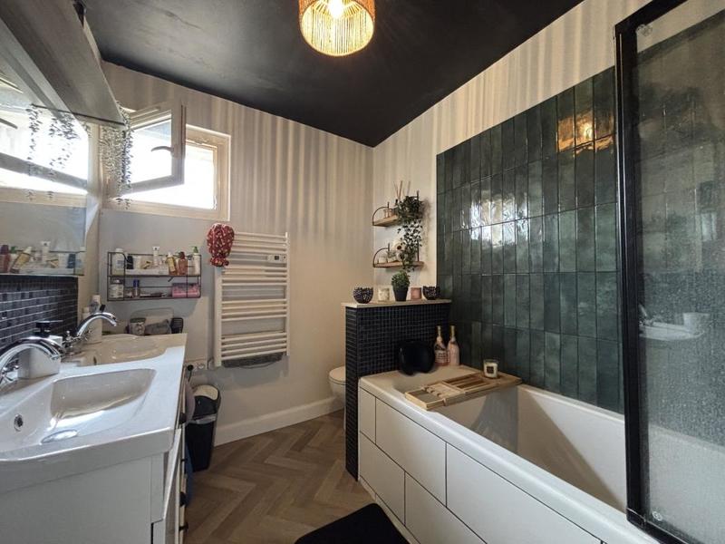 Maison - 180 m² - 5 pièces