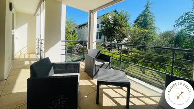 Appartement - 90 m² - 3 pièces