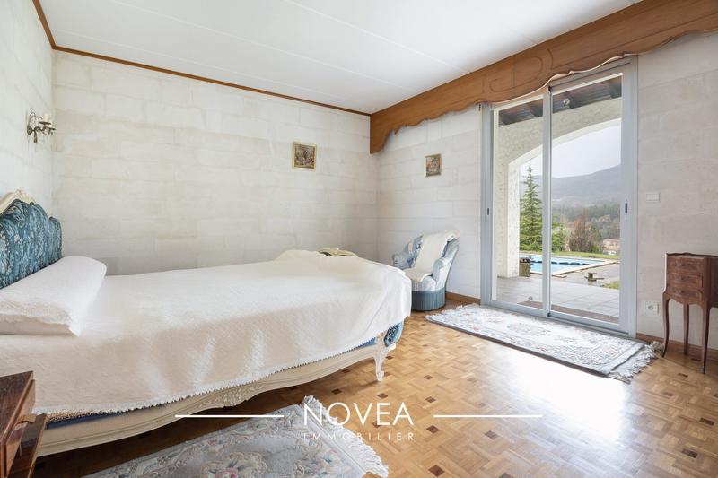 Villa - 396 m² - 6 pièces