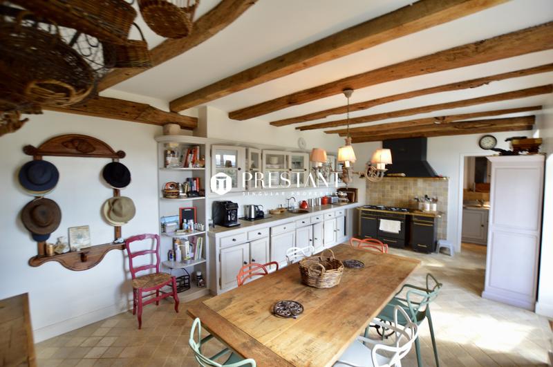 Maison - 250 m² - 8 pièces