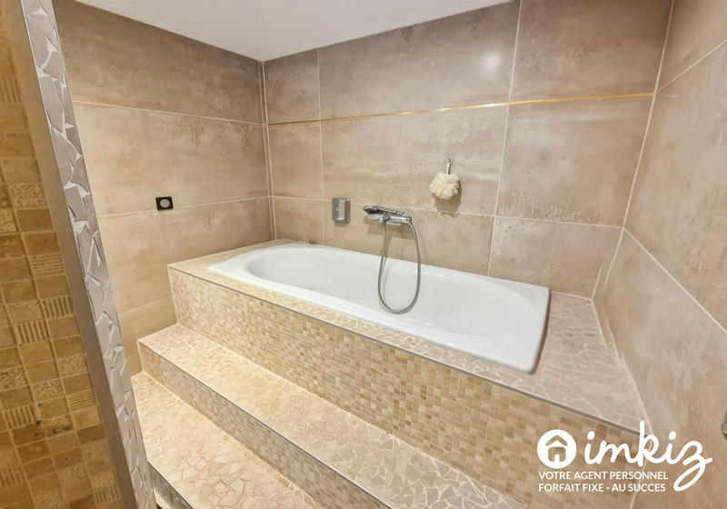 Maison - 220 m² - 7 pièces