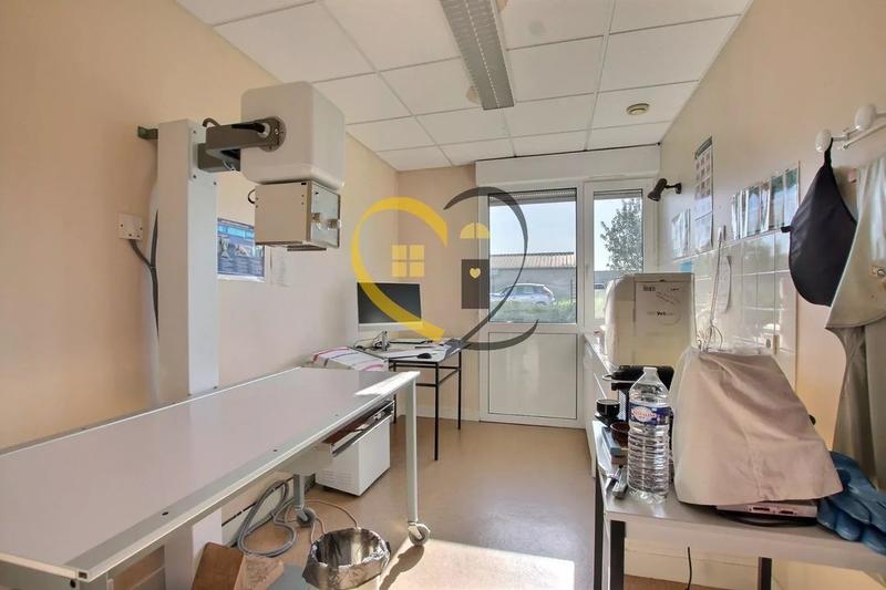 Local commercial - 185 m² - 10 pièces