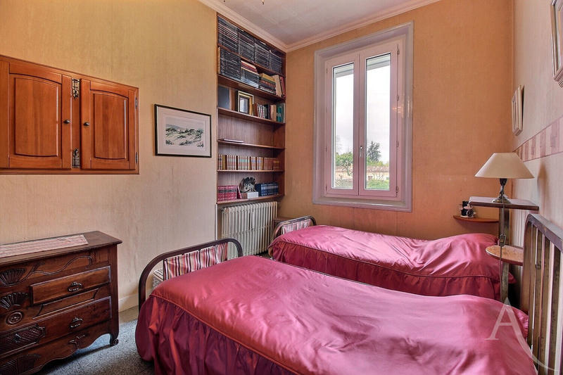 Demeure - 248 m² - 8 pièces