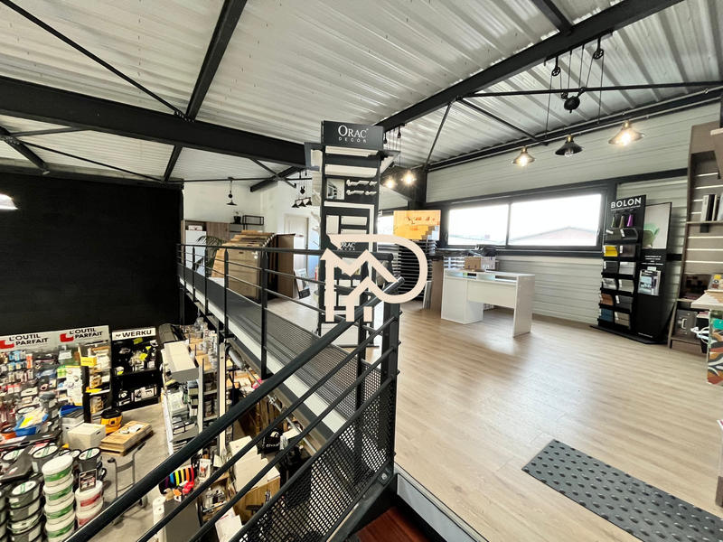 Local commercial - 215 m²