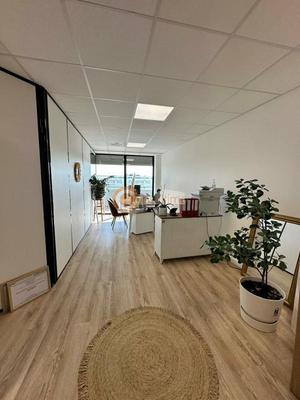 Bureau - 236 m²