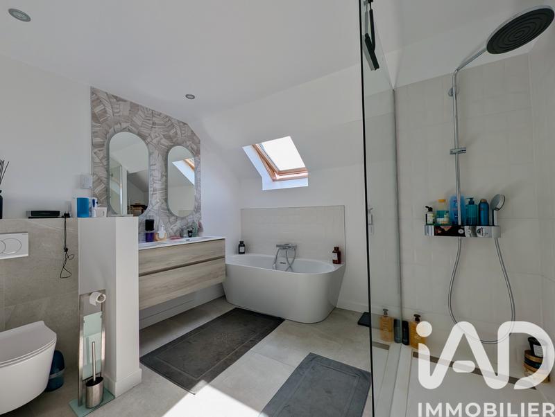 Maison - 180 m² - 6 pièces