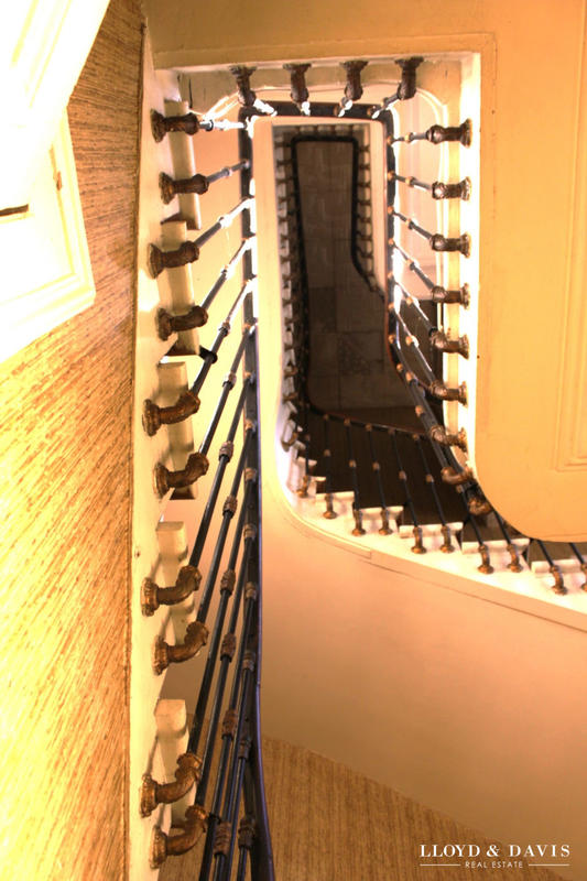 Maison - 243 m² - 7 pièces