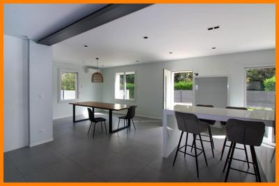 Villa - 200 m² - 5 pièces