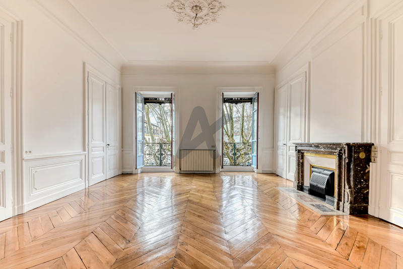 Appartement - 240 m² - 8 pièces