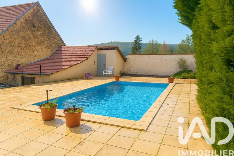 Maison - 181 m² - 8 pièces