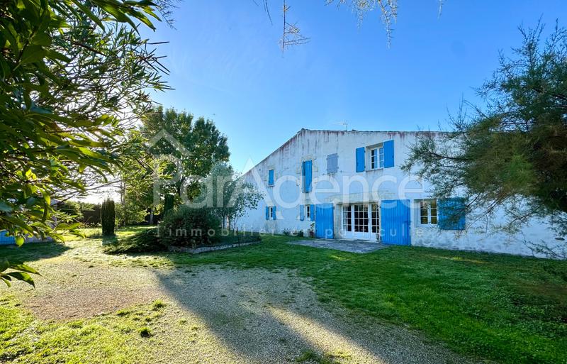 Maison - 241 m² - 8 pièces