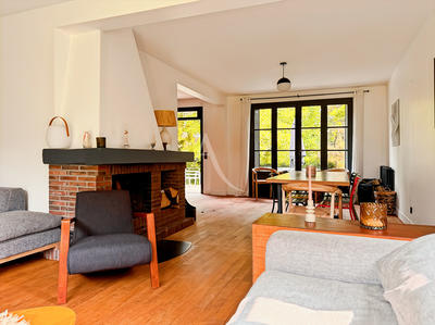 Maison - 228 m² - 8 pièces