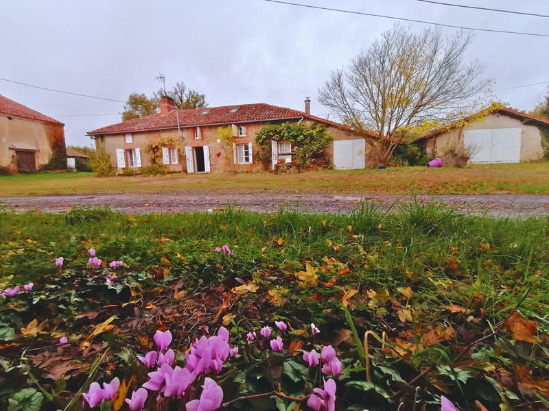 Maison traditionnelle - 141 m² - 6 pièces