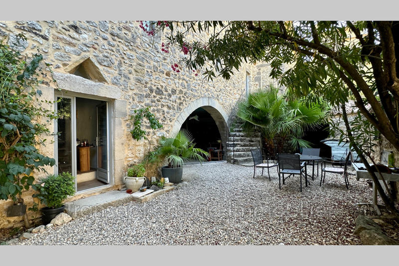 Maison - 280 m² - 11 pièces